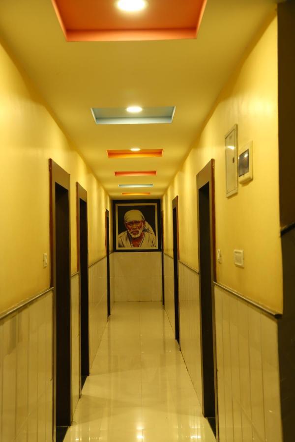 Sai Madhavi Palace Hotel เชอร์ดี ภายนอก รูปภาพ