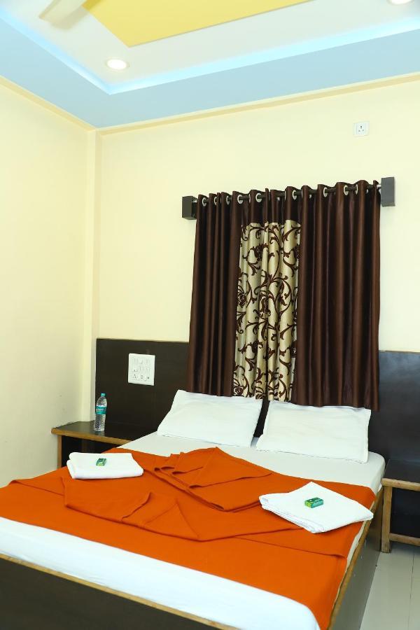 Sai Madhavi Palace Hotel เชอร์ดี ภายนอก รูปภาพ