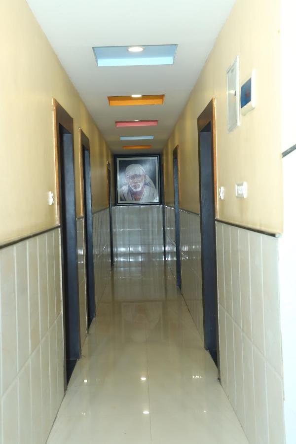 Sai Madhavi Palace Hotel เชอร์ดี ภายนอก รูปภาพ